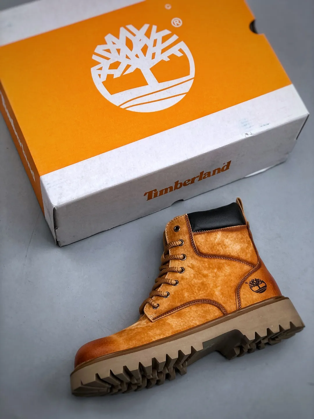 Local 💰640 supports store opening new goods 🚀 #Timberland Timberland/Timberland new autumn and winter products essential outdoor leisure rhubarb boots series for autumn and winter #Guangdong Dachang quality original box original packaging fashion trend matching fabrics made of Italian 🇮🇹 top matte fine-grained cowhide lightweight outsole with anti-odor and anti-corrosion genuine leather latex insoles from outsole to hardware are made from OEM raw materials Same as the original Goodyear's never-opening glue process. Good products don't kill pigs. The quality of the first order is strictly controlled. Exclusively released on the entire network. The quality is beyond doubt. The full set of official website unified packaging gives you a perfect wearing experience. The quality is exquisite and durable. A must-have for sportsmen. Specializes in not looking handsome. High-quality feet feel first-class. This winter, it is specially used for outdoor cold protection. Daily casual matching. Size: 38-44 (leather shoe size)